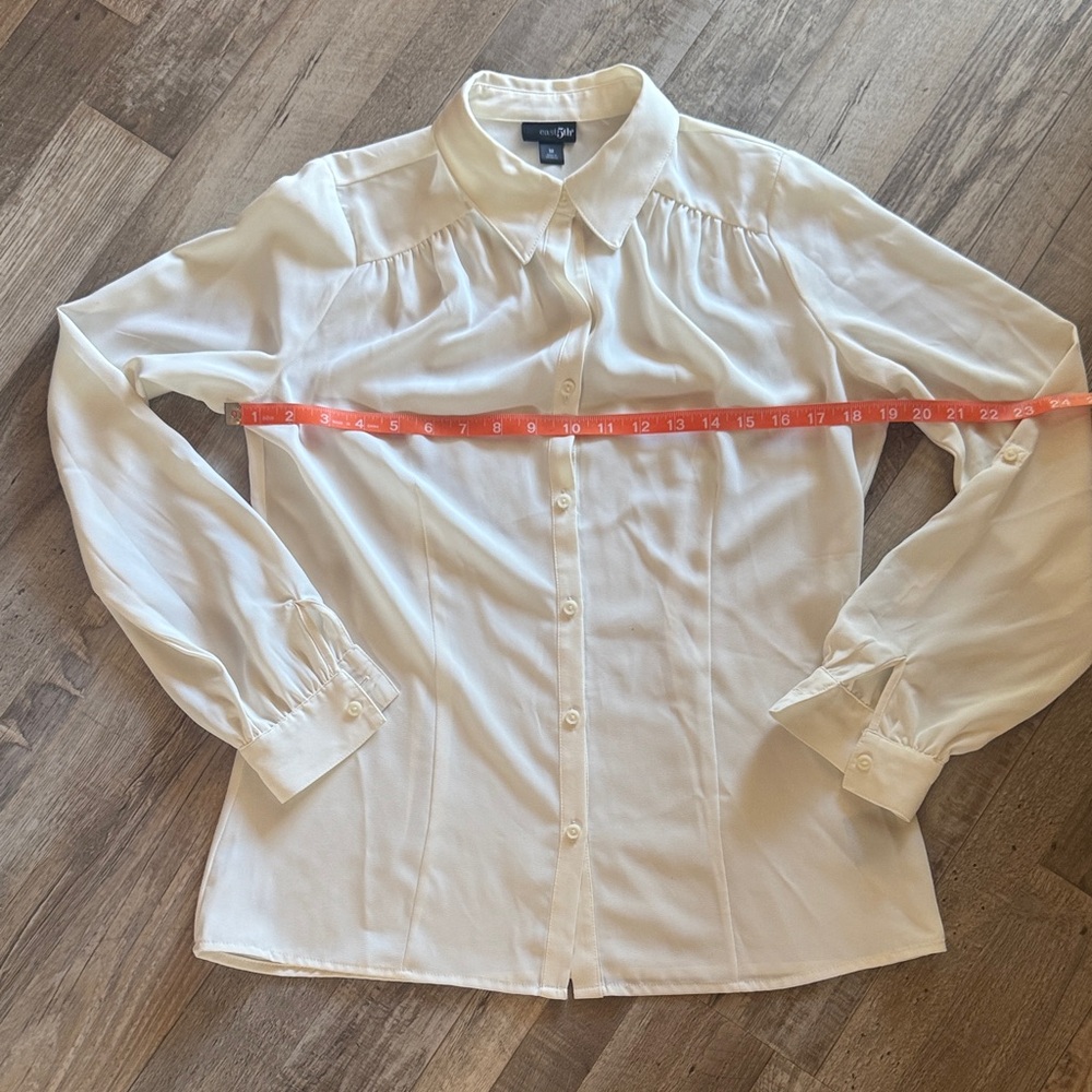 East 5th Classic White Button-Front Women's Blouse size M - Picture 4 of 6